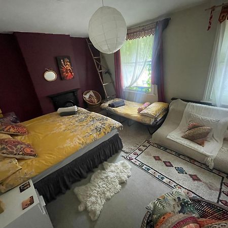Homestay In The Heart Of Avalon 글라스턴버리 외부 사진