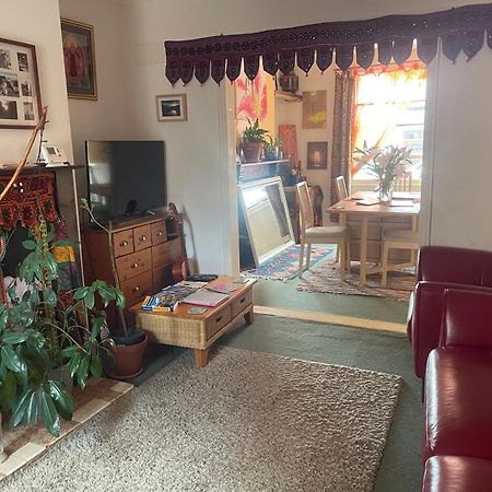 Homestay In The Heart Of Avalon 글라스턴버리 외부 사진