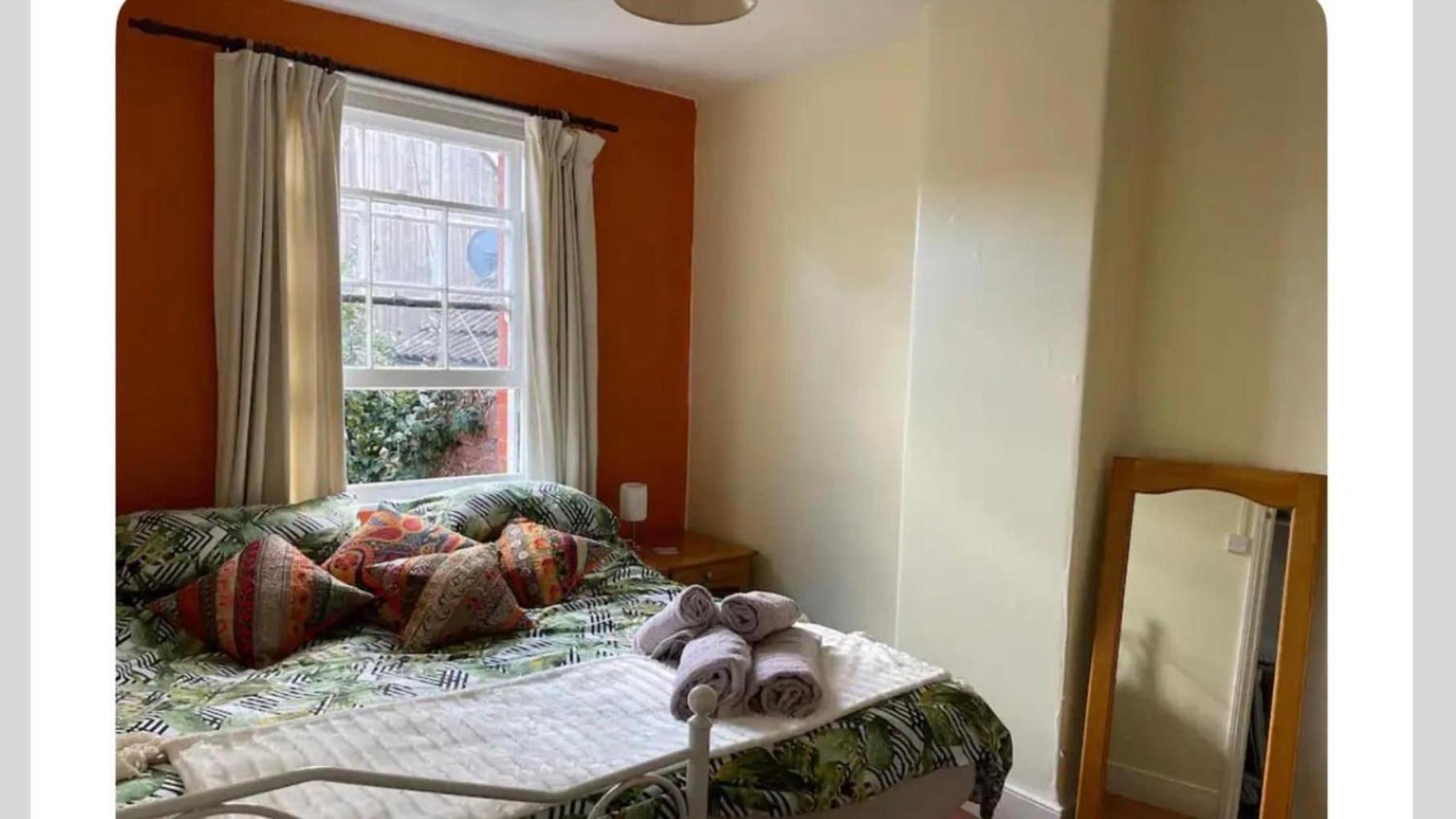 Homestay In The Heart Of Avalon 글라스턴버리 외부 사진