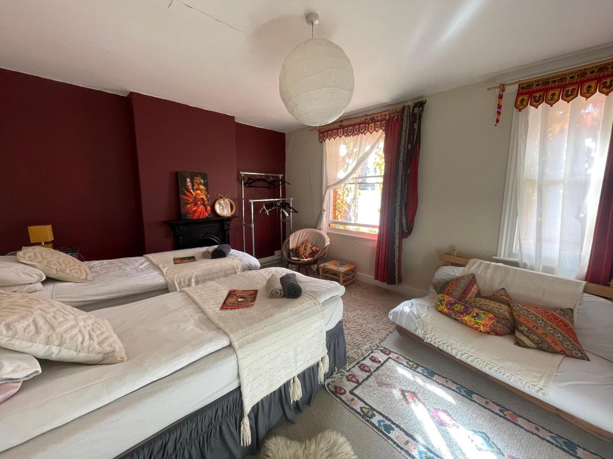 Homestay In The Heart Of Avalon 글라스턴버리 외부 사진